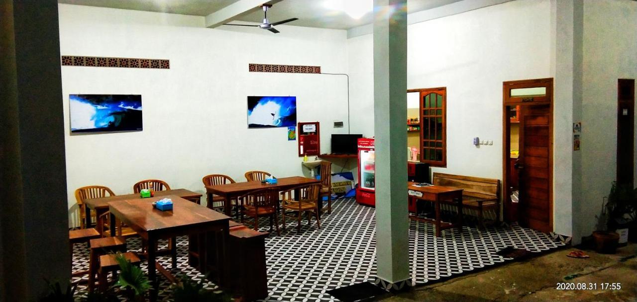 Arrys Watukarung Surfcamp Hotel Kalak Exterior foto