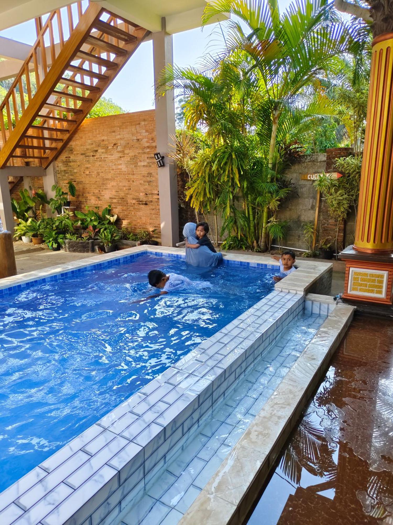 Arrys Watukarung Surfcamp Hotel Kalak Exterior foto