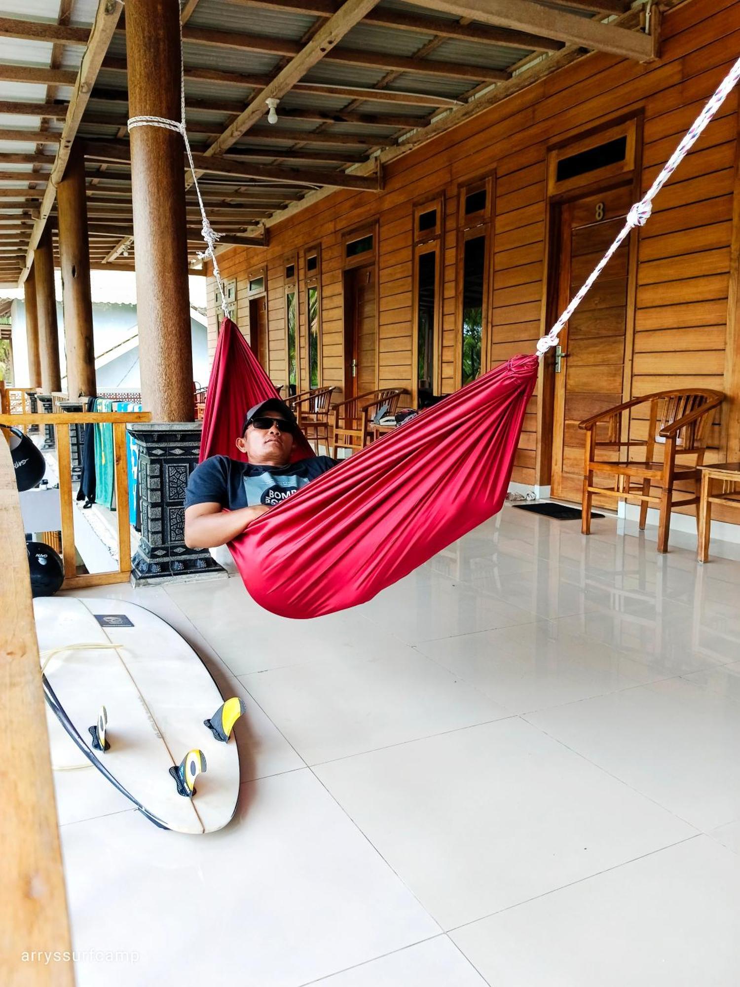 Arrys Watukarung Surfcamp Hotel Kalak Exterior foto