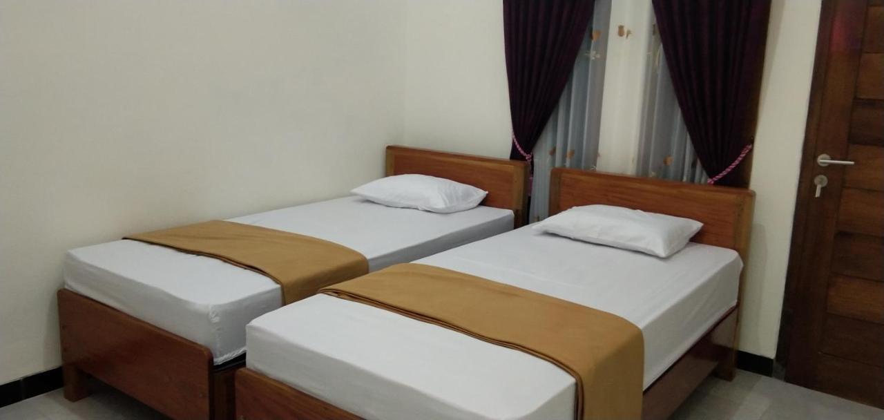 Arrys Watukarung Surfcamp Hotel Kalak Exterior foto