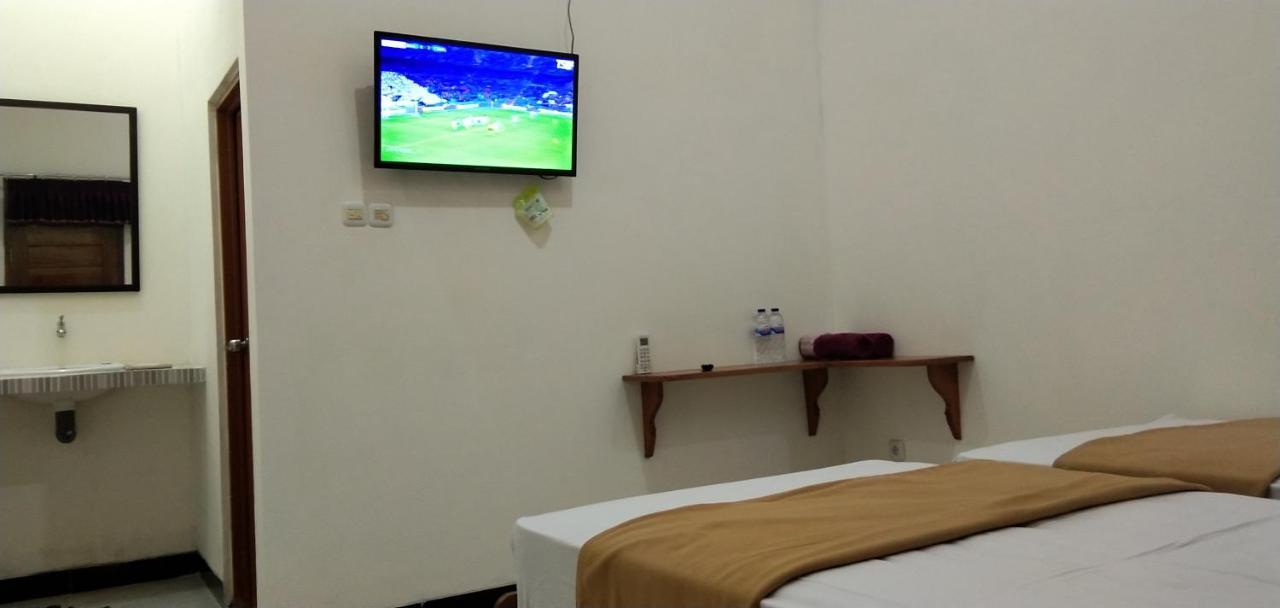 Arrys Watukarung Surfcamp Hotel Kalak Exterior foto