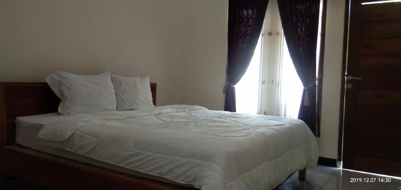 Arrys Watukarung Surfcamp Hotel Kalak Exterior foto