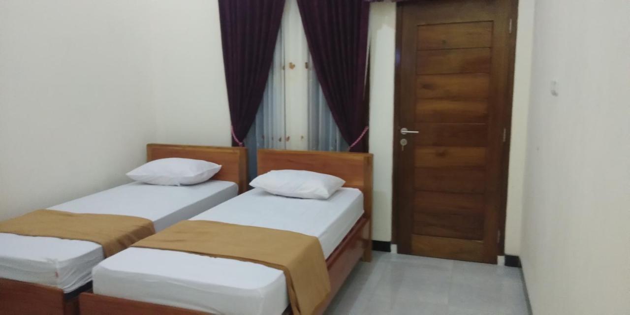 Arrys Watukarung Surfcamp Hotel Kalak Exterior foto