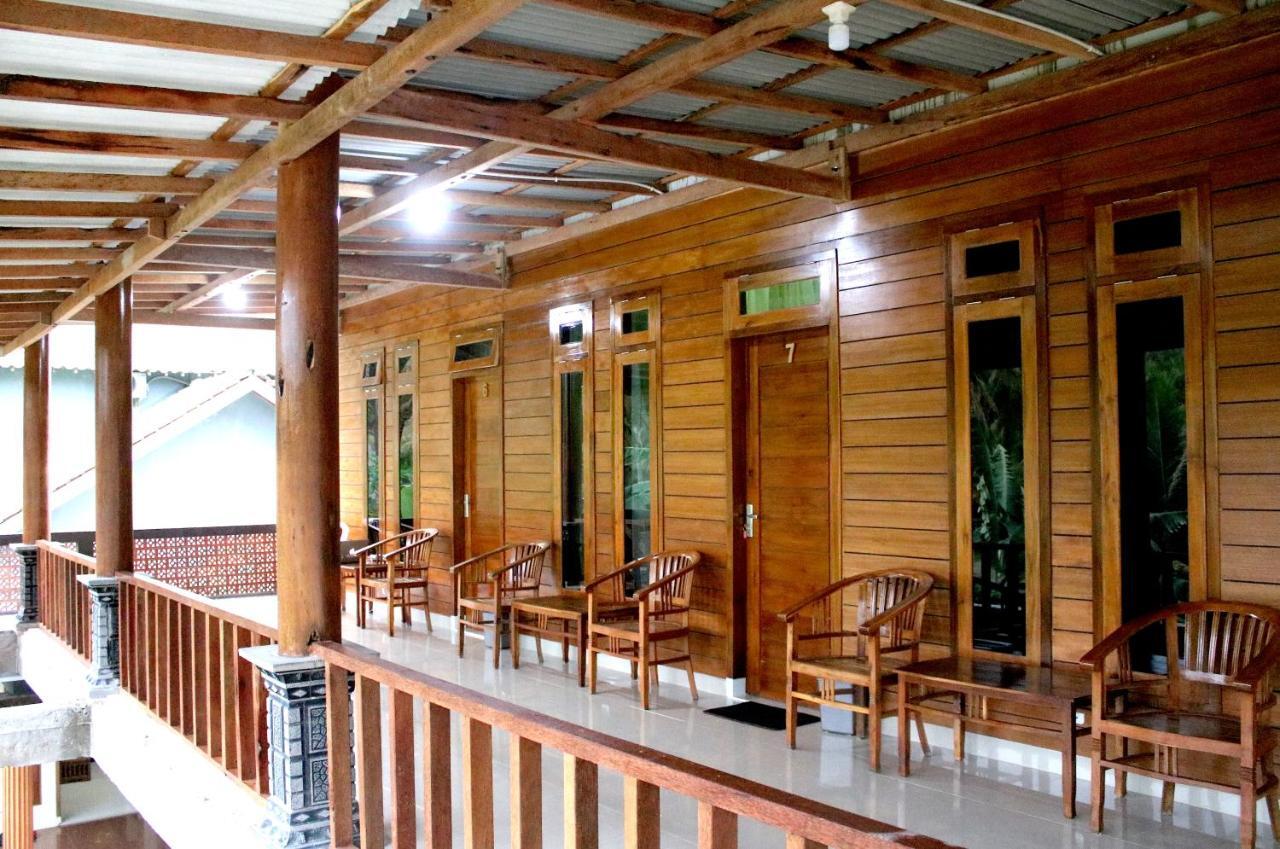 Arrys Watukarung Surfcamp Hotel Kalak Exterior foto