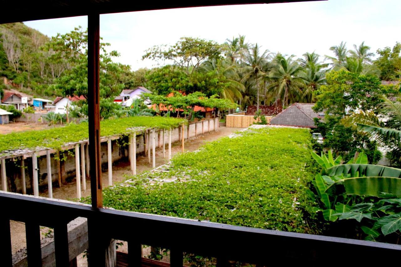 Arrys Watukarung Surfcamp Hotel Kalak Exterior foto