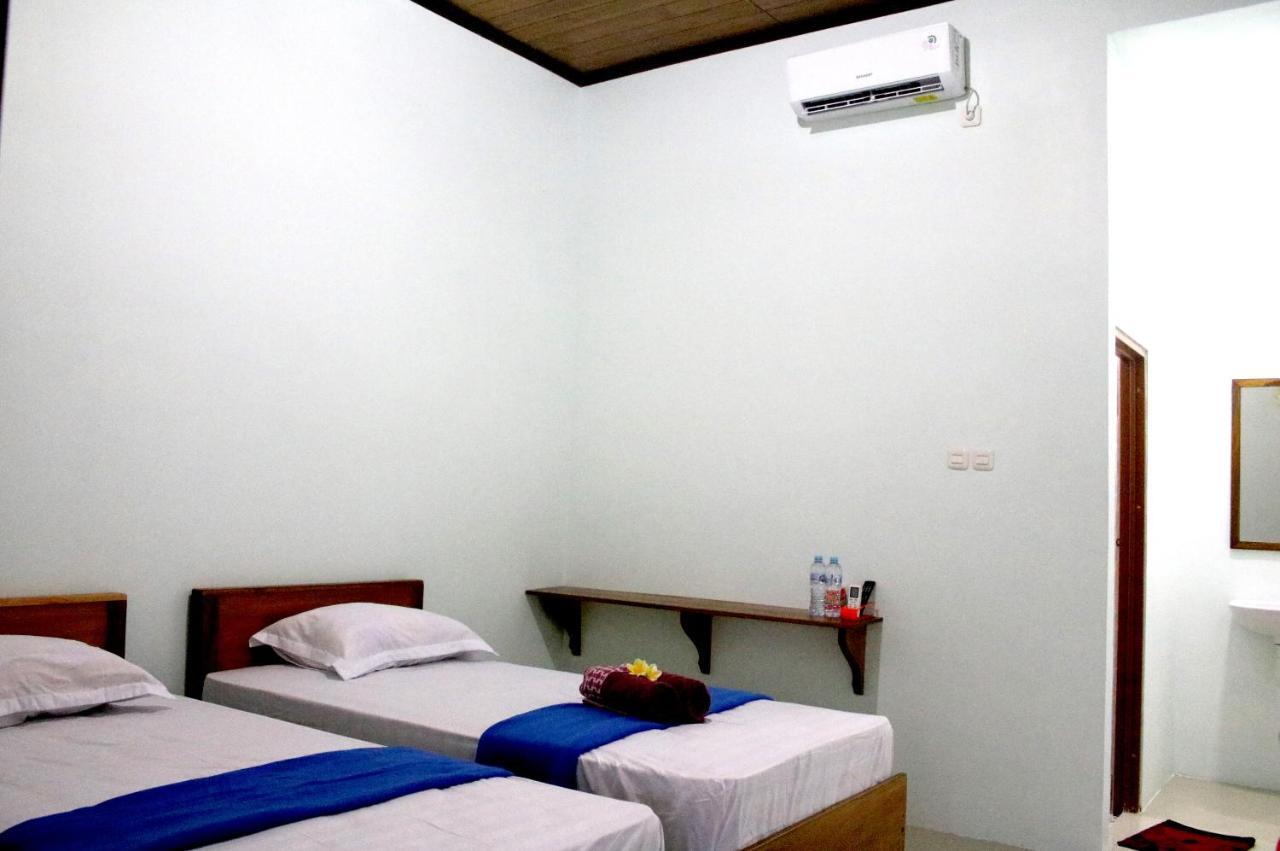Arrys Watukarung Surfcamp Hotel Kalak Exterior foto