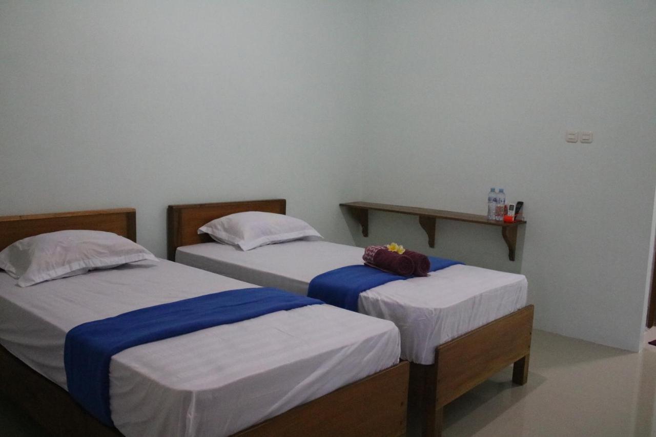 Arrys Watukarung Surfcamp Hotel Kalak Exterior foto